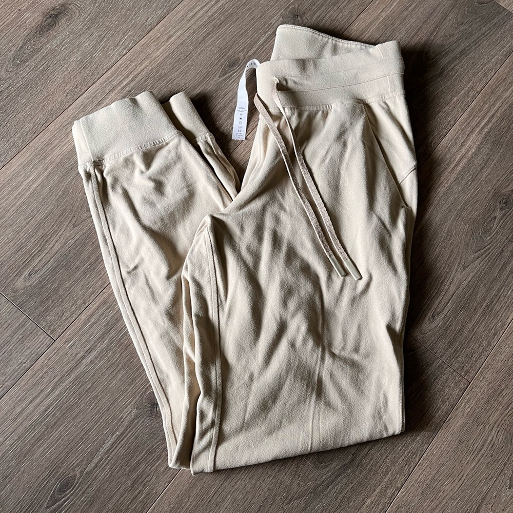 Lululemon Align Jogger - size 6